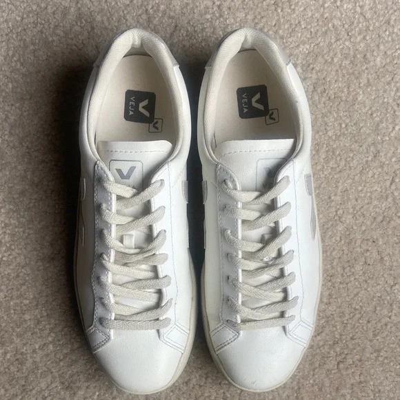 Veja URCA CWL White Silver Sneakers Women’s Size 9, Retail $135 - Picture 6 of 8